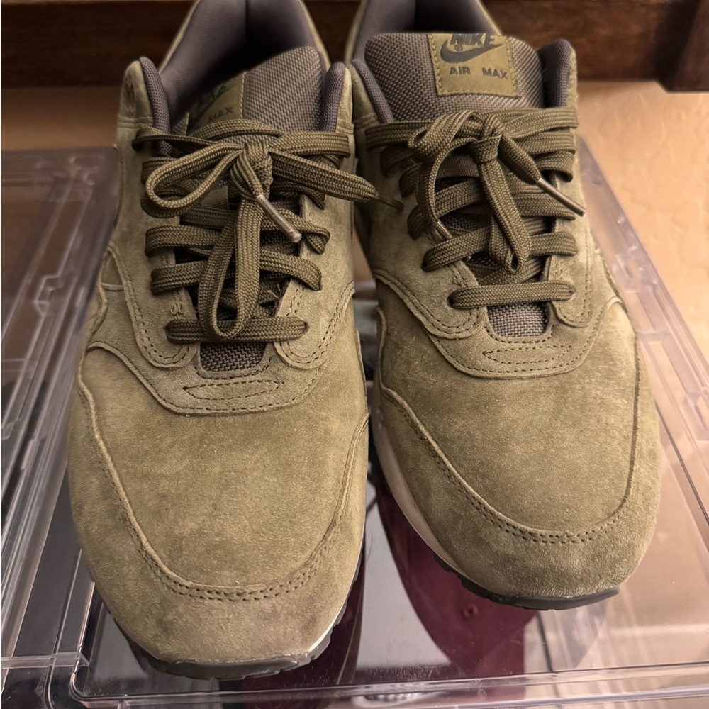 Nike Air Max Olive Suade